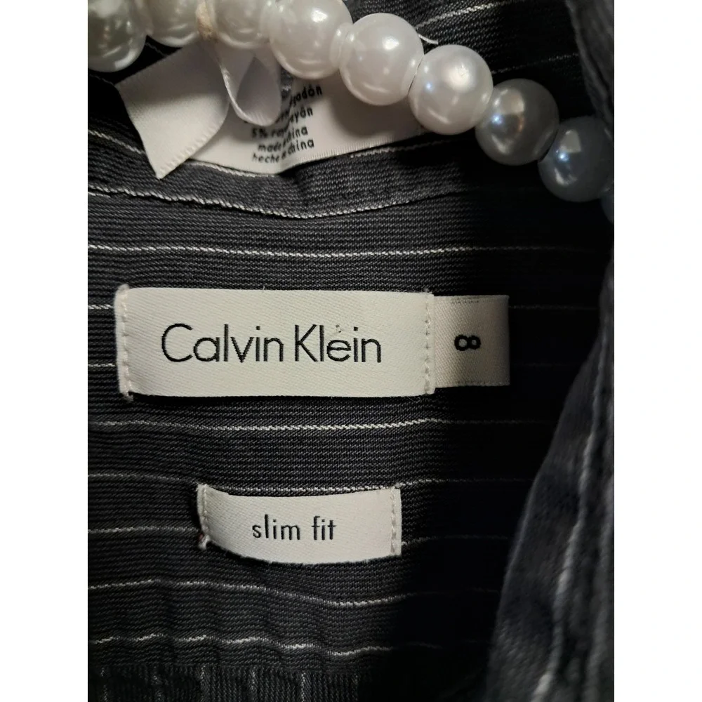 Boys Calvin Klein Pin Stripe Button Down Shirt.‎ Size 8